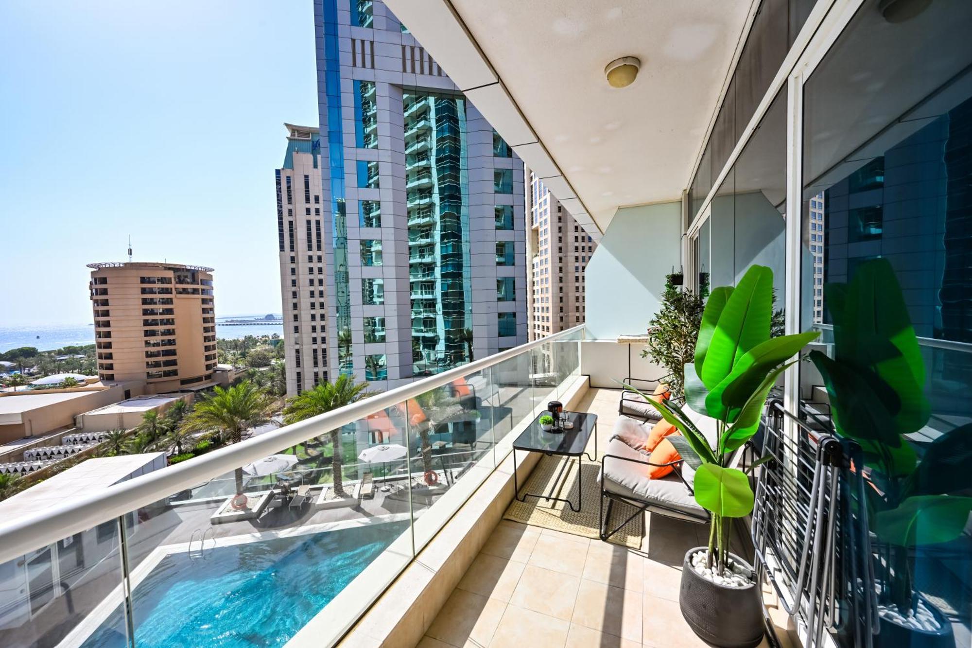 Apartment New Renovated Modern 1 Bedroom Marina Dubai