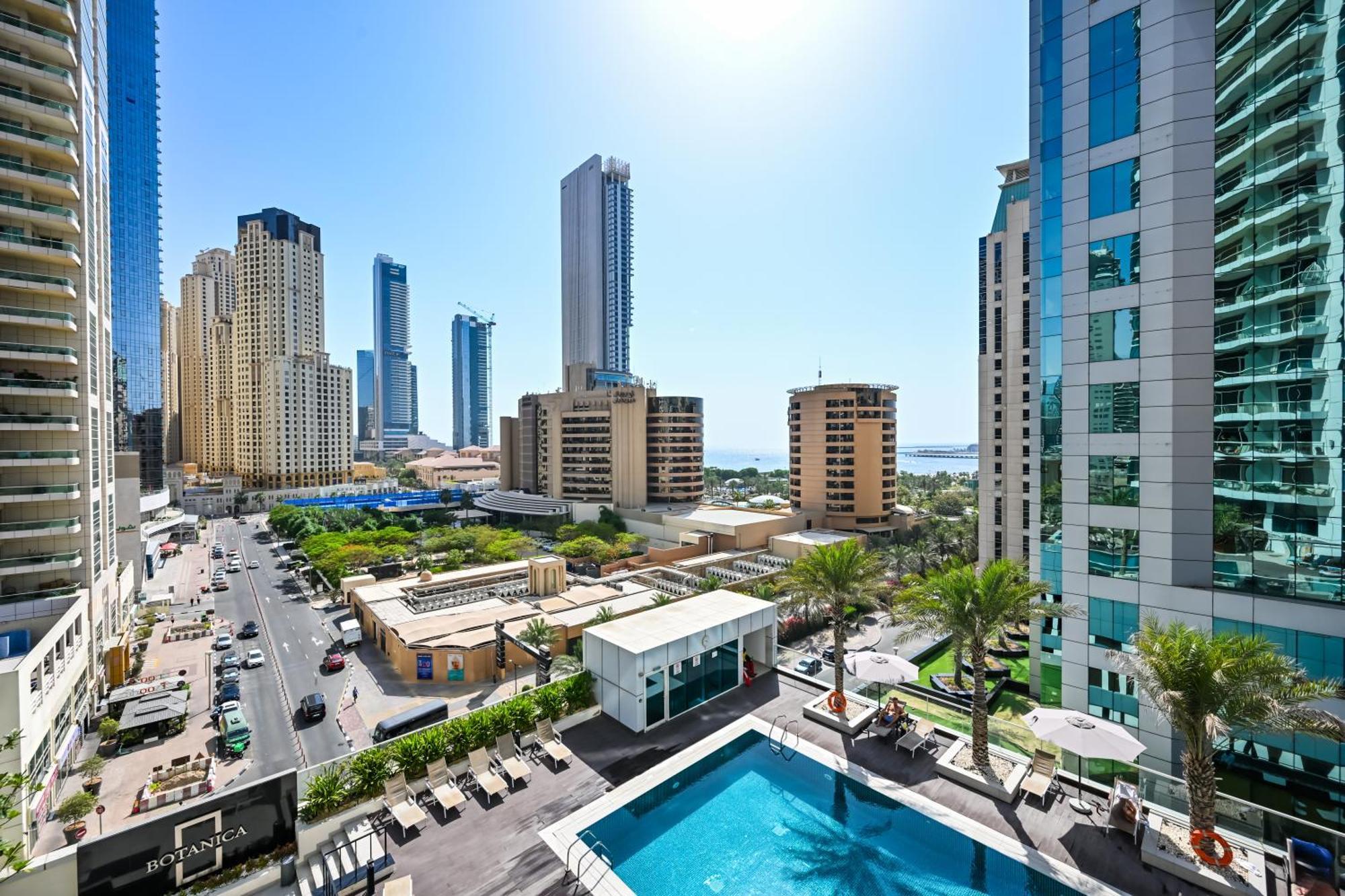 New Renovated Modern 1 Bedroom Marina Apartment