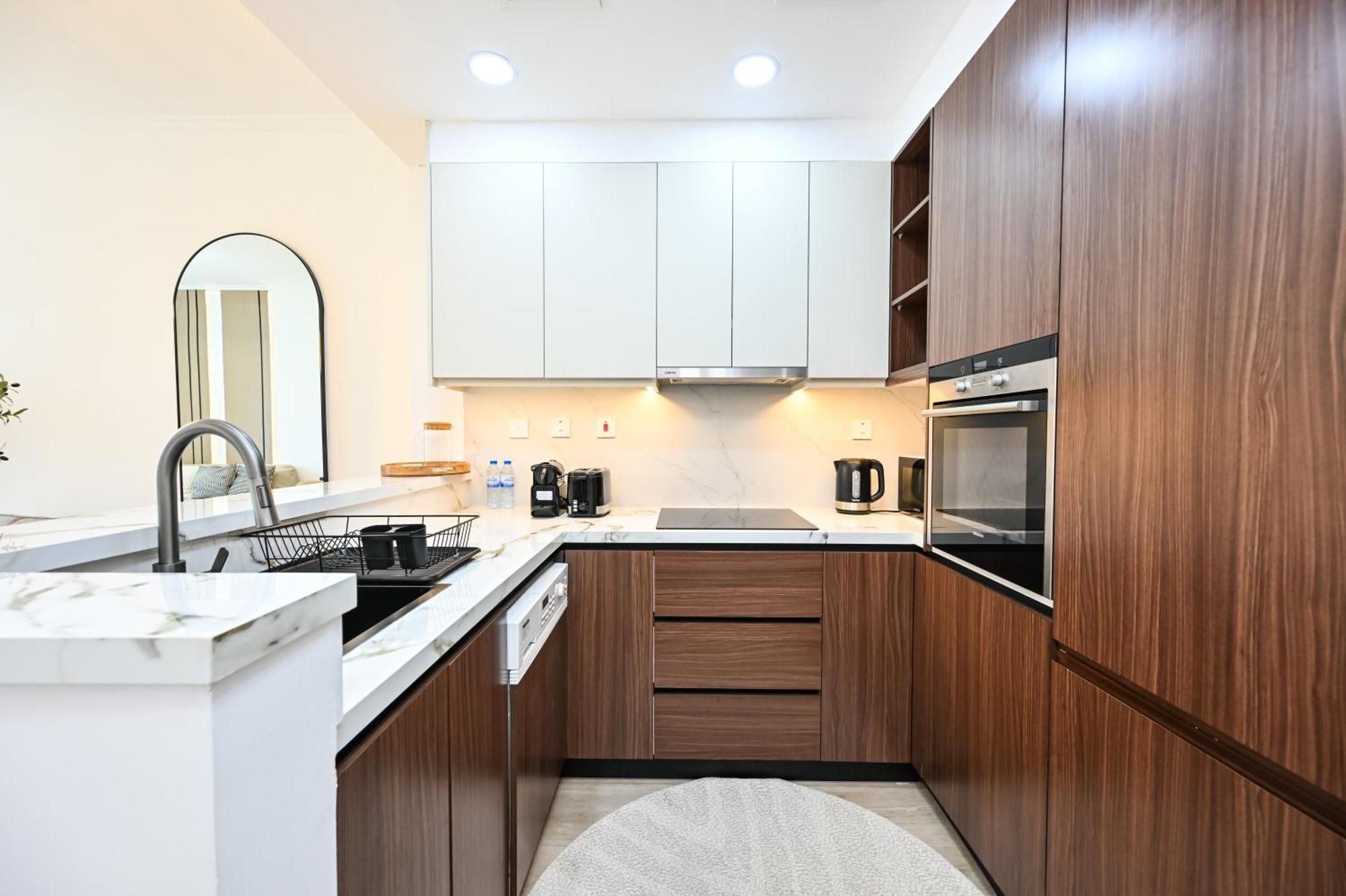 New Renovated Modern 1 Bedroom Marina Apartment Dubai
