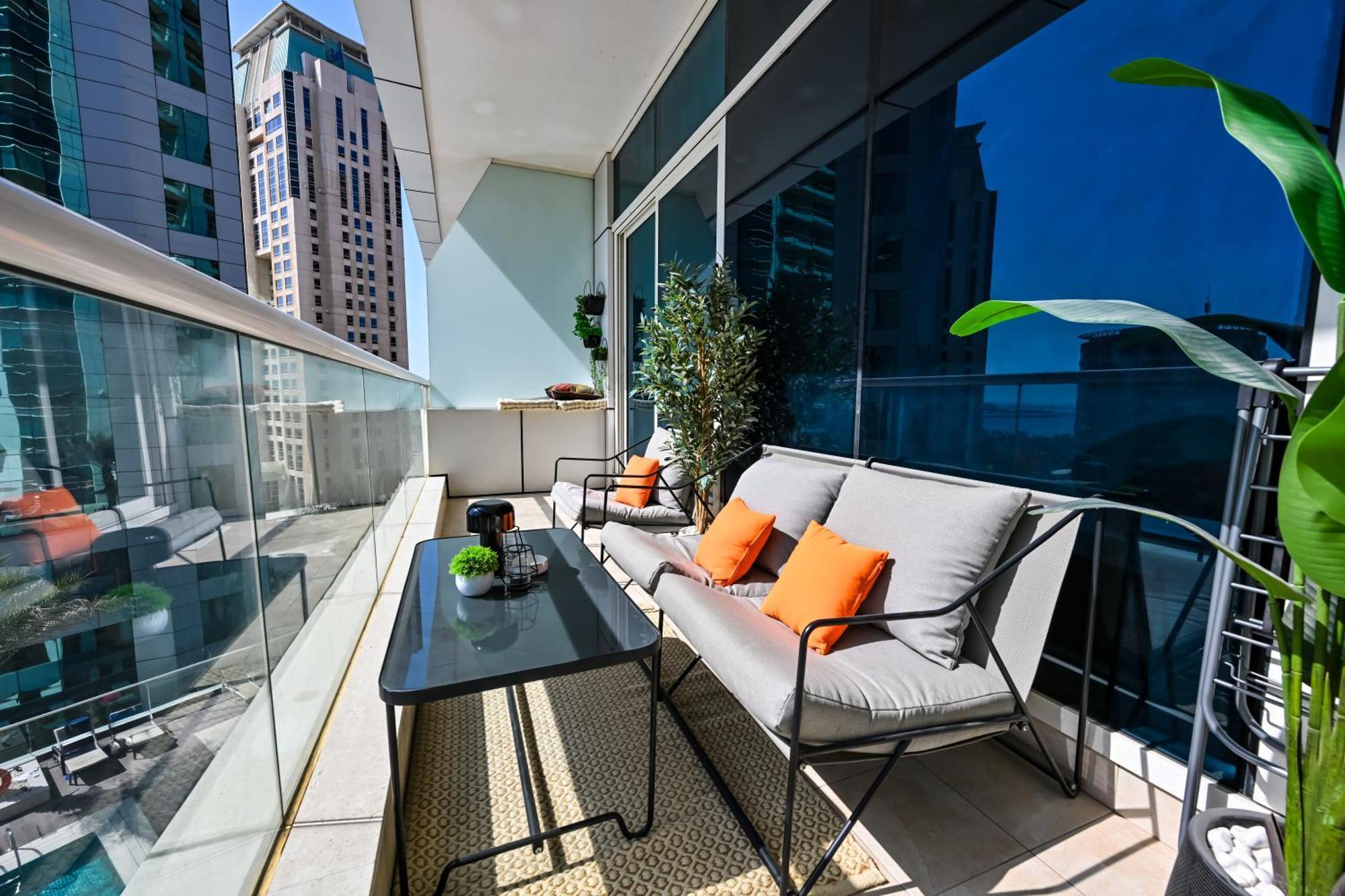 New Renovated Modern 1 Bedroom Marina *