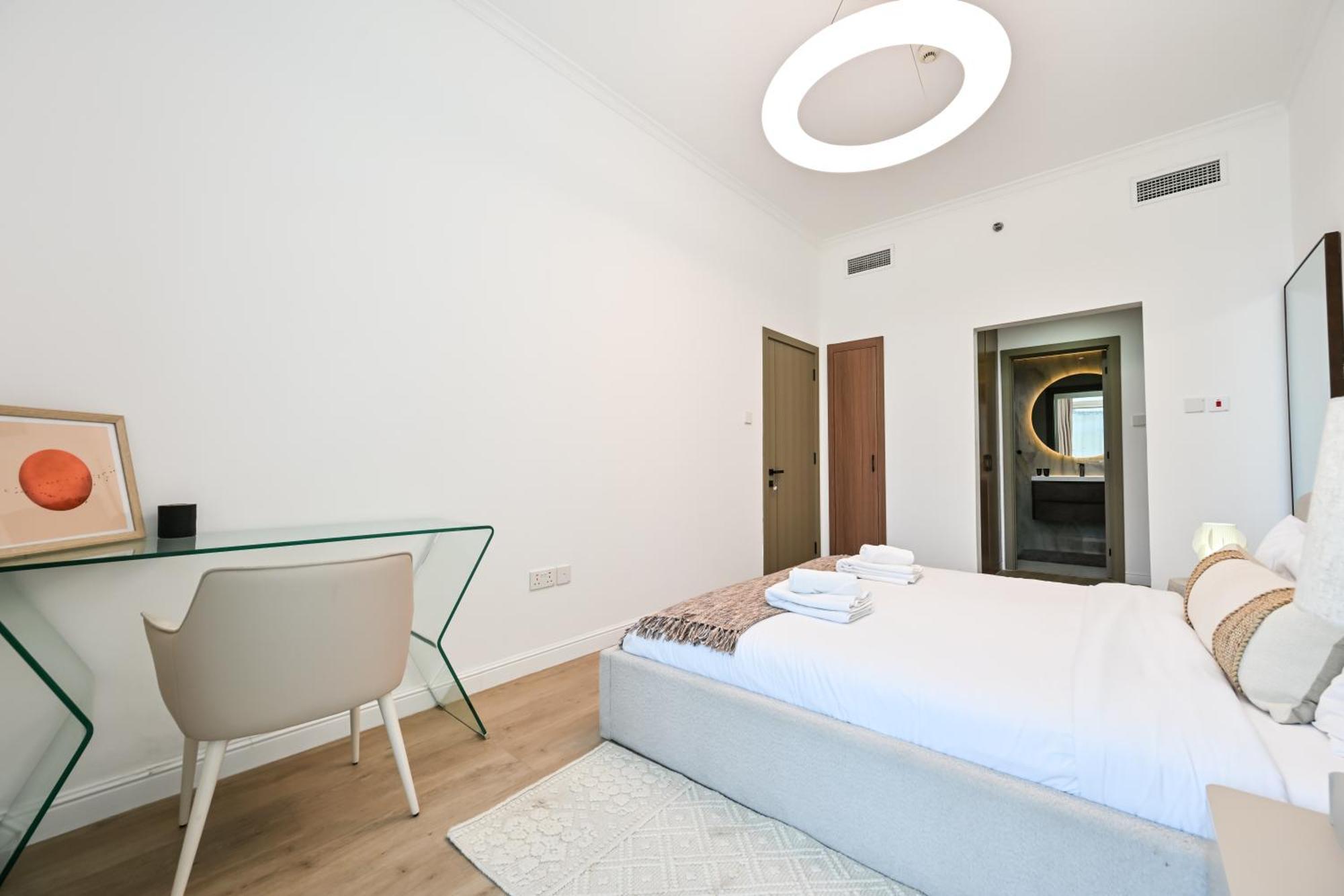 New Renovated Modern 1 Bedroom Marina Dubai