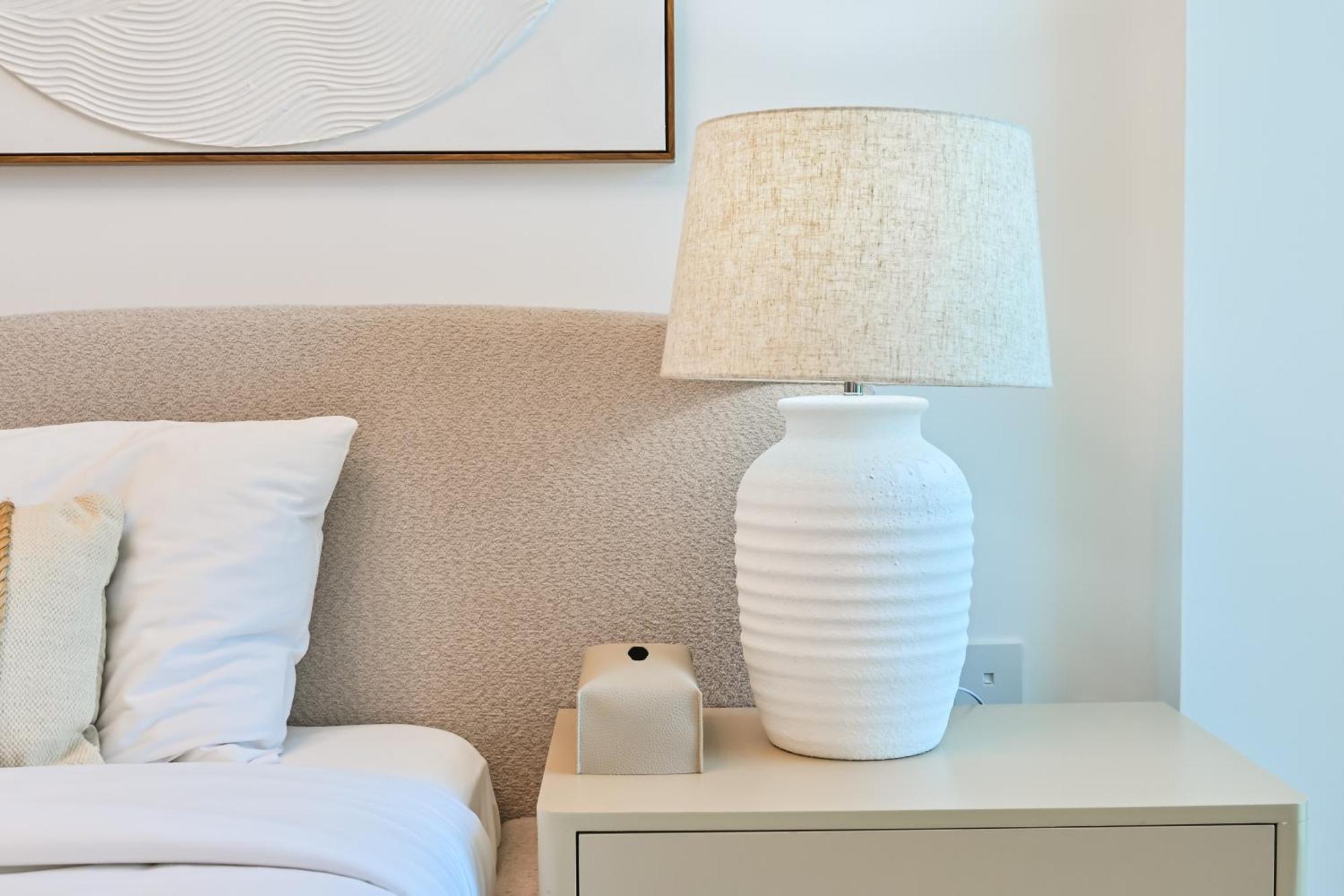 New Renovated Modern 1 Bedroom Marina Apartment