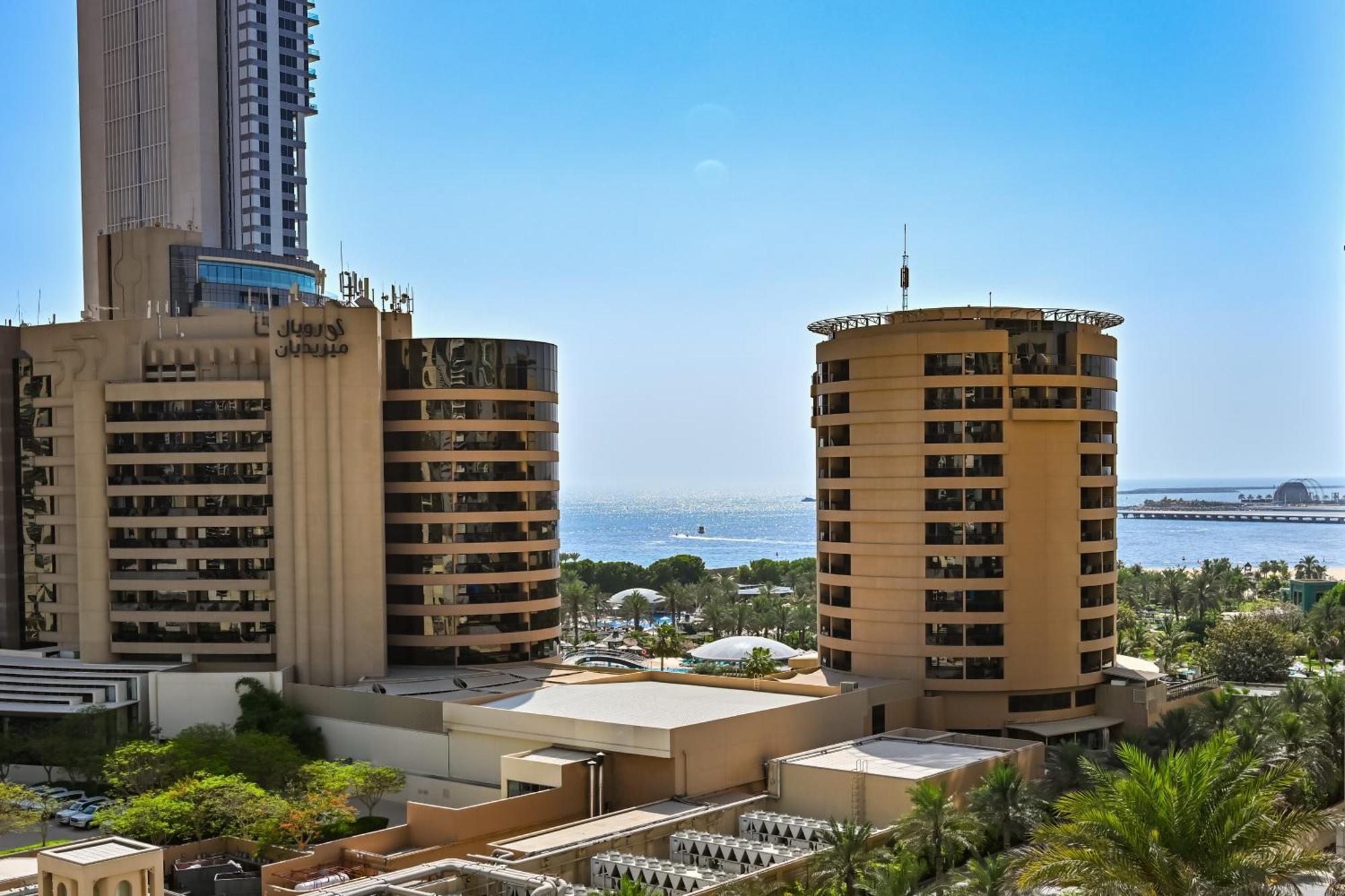 New Renovated Modern 1 Bedroom Marina Apartment