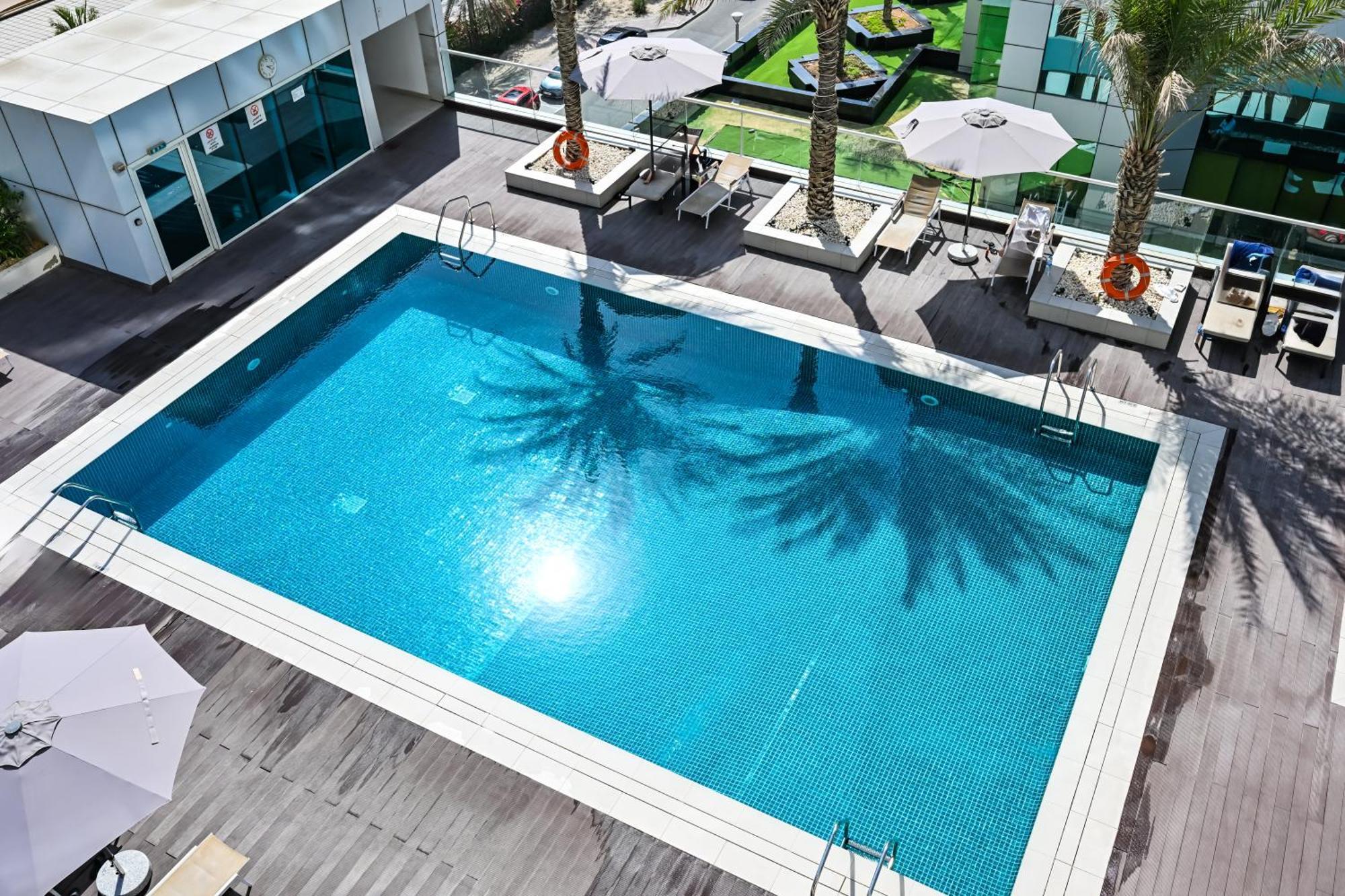 New Renovated Modern 1 Bedroom Marina * Dubai