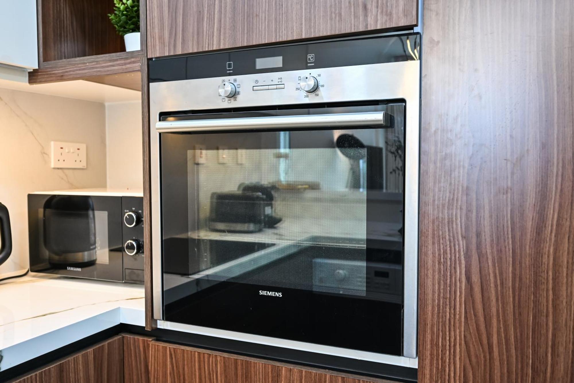 New Renovated Modern 1 Bedroom Marina Dubai