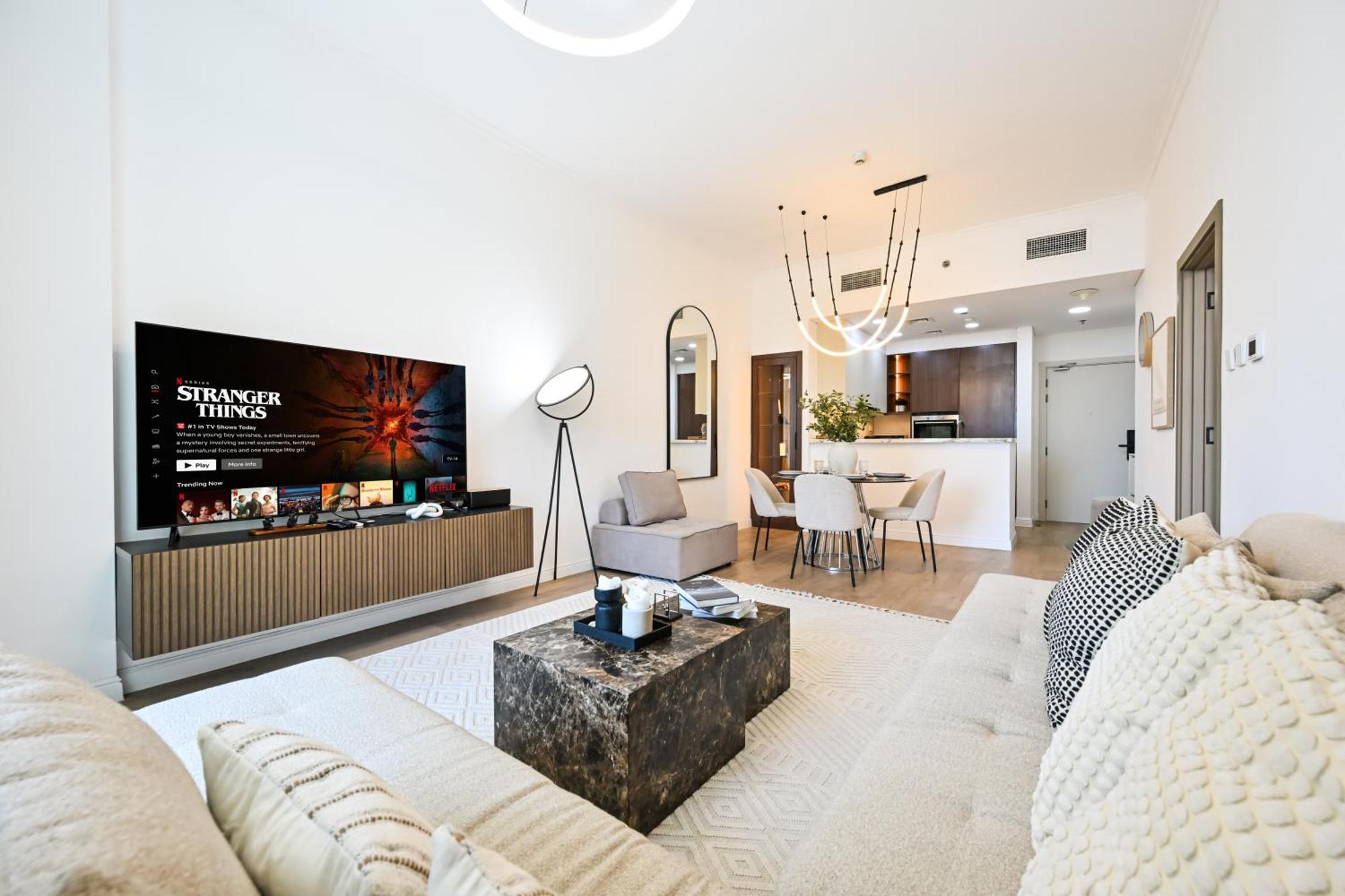 Apartment New Renovated Modern 1 Bedroom Marina