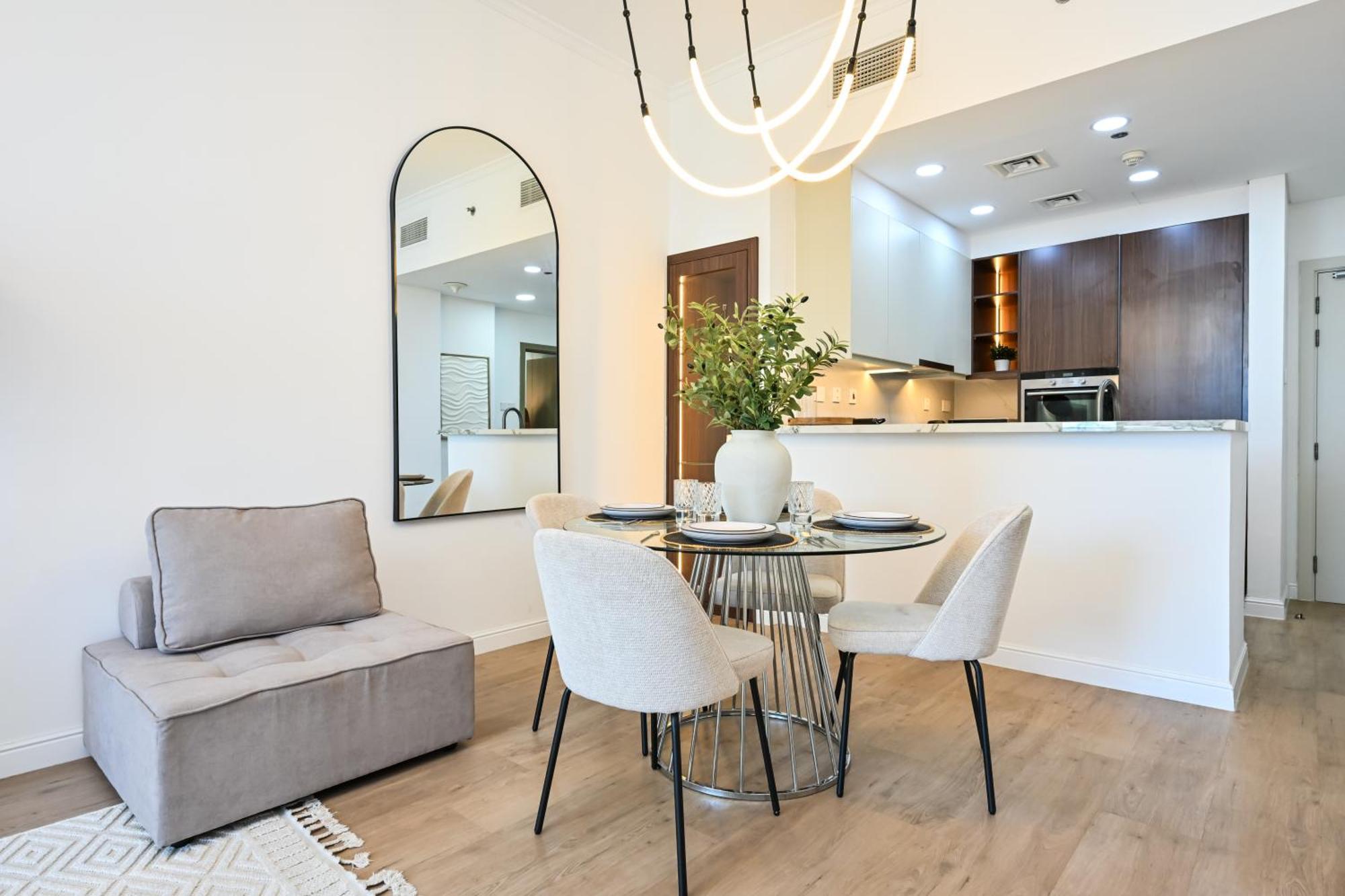 New Renovated Modern 1 Bedroom Marina *