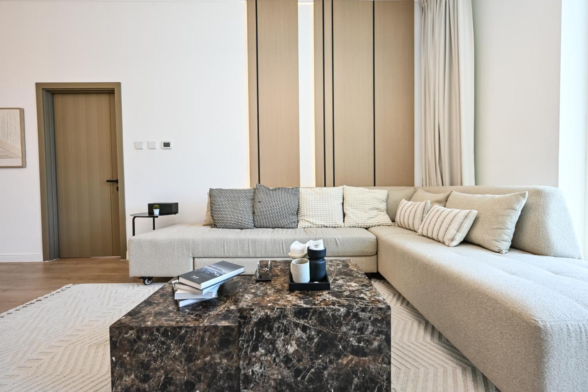 New Renovated Modern 1 Bedroom Marina