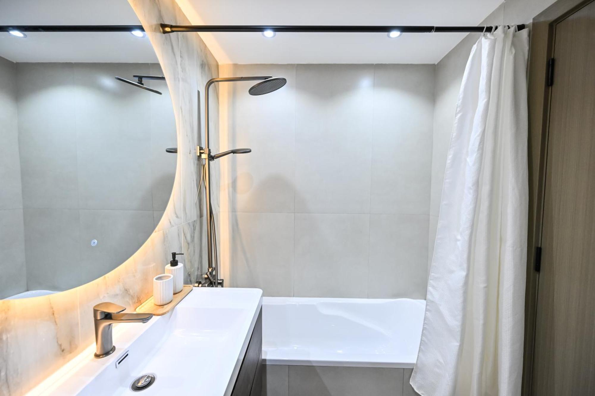 Apartment New Renovated Modern 1 Bedroom Marina *