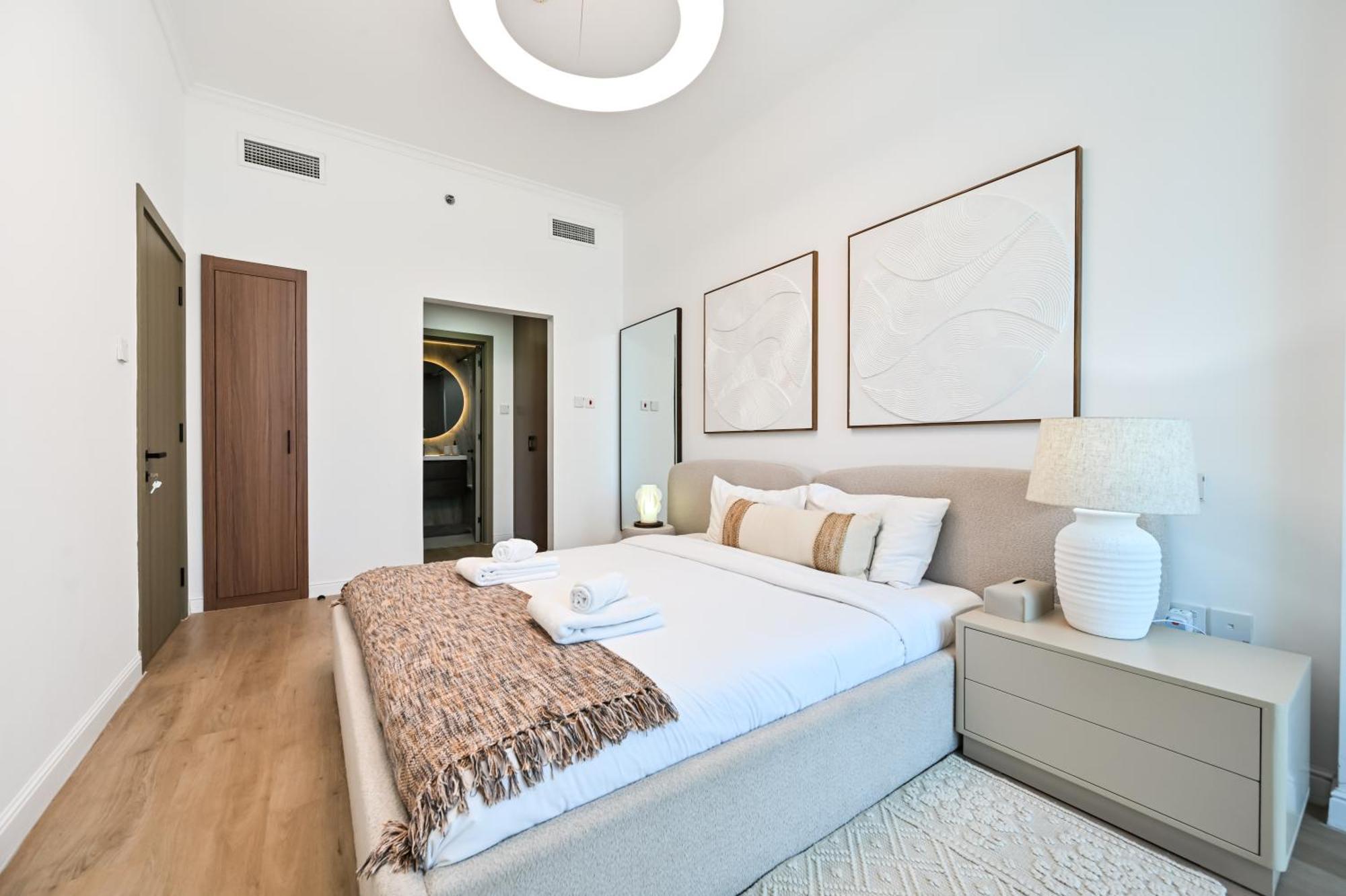 Apartment New Renovated Modern 1 Bedroom Marina